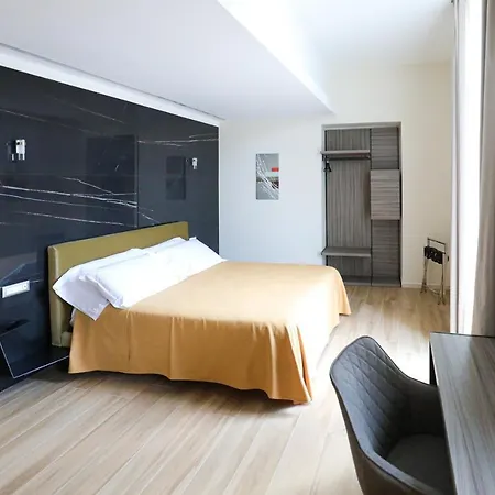 Municipio Luxury 4* Neapol